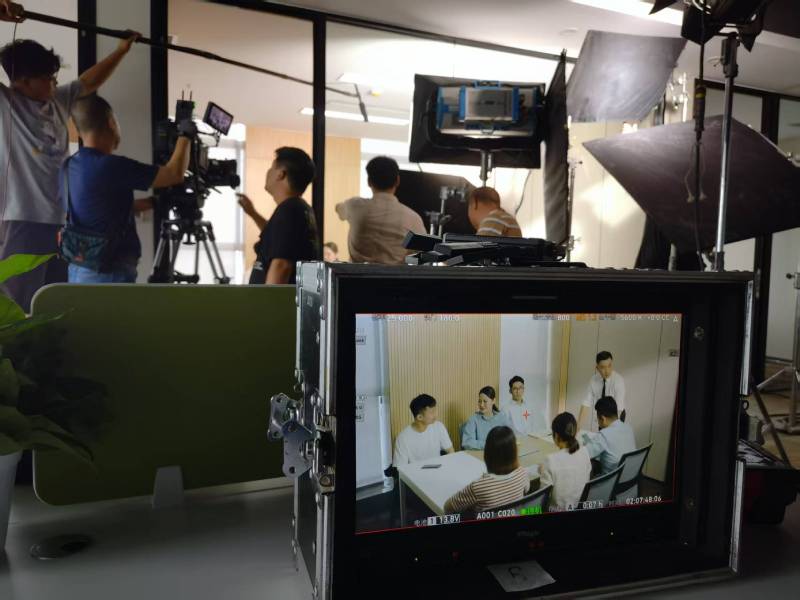 颍州区TVC拍摄公司：科技产品视觉化大师，诠释未来感与功能美学